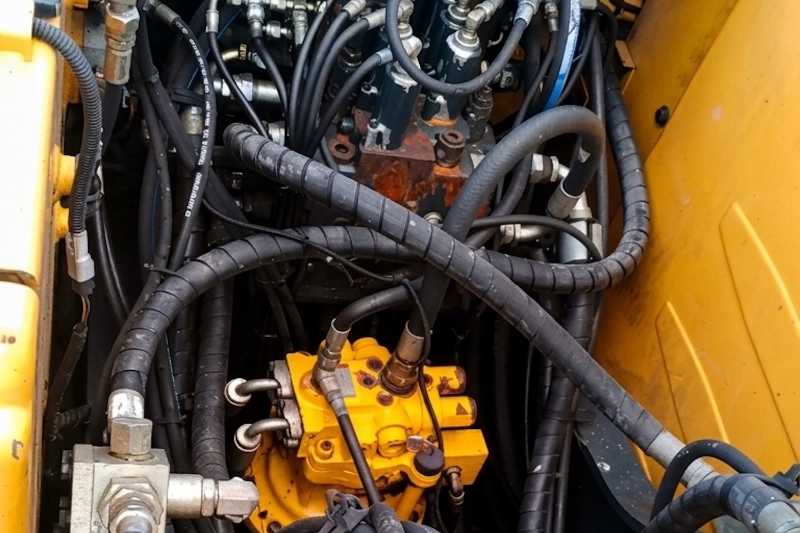 OmecoHub - Immagine HYUNDAI ROBEX140LC9
